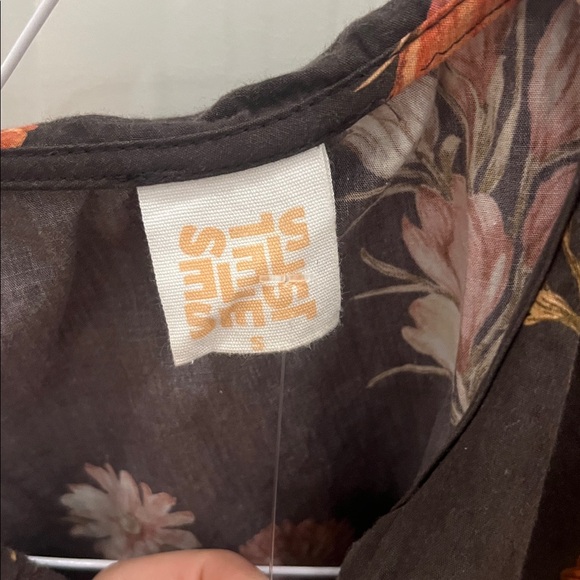 Floral Ruffle Blouse - Picture 2 of 3